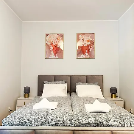 Large 2 Bedrooms And Living Room, Kazimierz District クラクフ